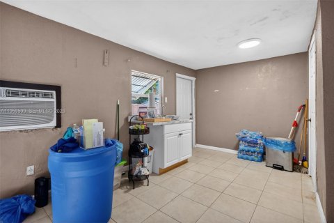 Casa en venta en Miami, Florida, 4 dormitorios, 159.23 m2 № 2007746 - foto 20