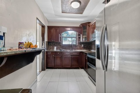 Casa en venta en Miami, Florida, 4 dormitorios, 159.23 m2 № 2007746 - foto 13