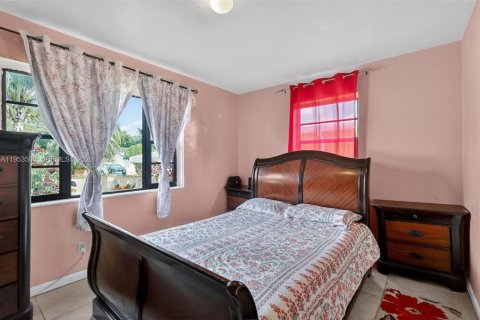 Casa en venta en Miami, Florida, 4 dormitorios, 159.23 m2 № 2007746 - foto 27