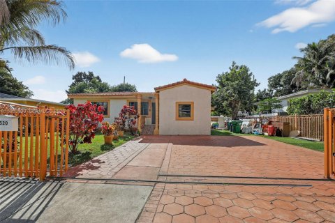 Casa en venta en Miami, Florida, 4 dormitorios, 159.23 m2 № 2007746 - foto 2