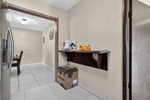 Casa en venta en Miami, Florida, 4 dormitorios, 159.23 m2 № 2007746 - foto 17