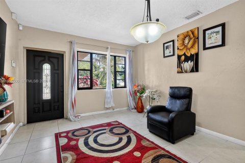 Casa en venta en Miami, Florida, 4 dormitorios, 159.23 m2 № 2007746 - foto 9