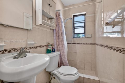 Casa en venta en Miami, Florida, 4 dormitorios, 159.23 m2 № 2007746 - foto 23