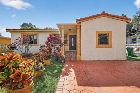 Casa en Miami, Florida 4 dormitorios, 159.23 m2 № 2007746