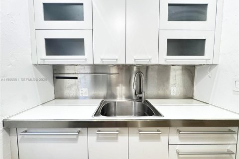 Condominio en alquiler en Miami Beach, Florida, 1 dormitorio, 66.89 m2 № 2010480 - foto 10