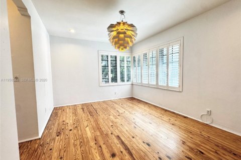 Condominio en Miami Beach, Florida, 1 dormitorio  № 2010480