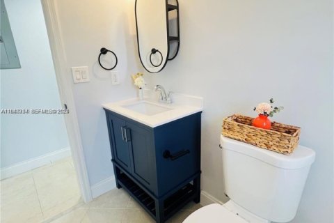 House in Miami, Florida 2 bedrooms, 81.2 sq.m. № 2000298 - photo 9