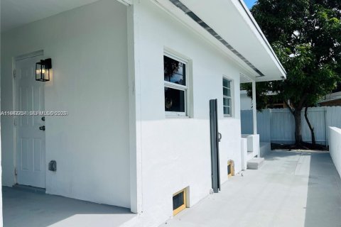 House in Miami, Florida 2 bedrooms, 81.2 sq.m. № 2000298 - photo 11