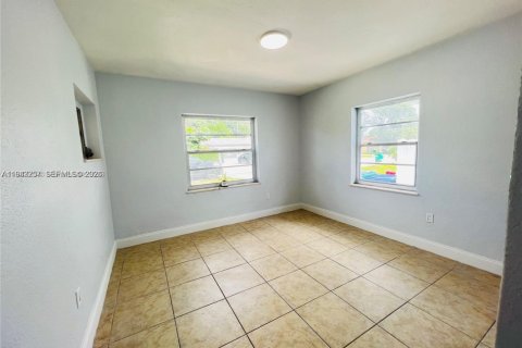 House in Miami, Florida 2 bedrooms, 81.2 sq.m. № 2000298 - photo 7