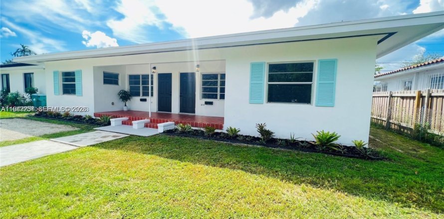 House in Miami, Florida 2 bedrooms, 81.2 sq.m. № 2000298