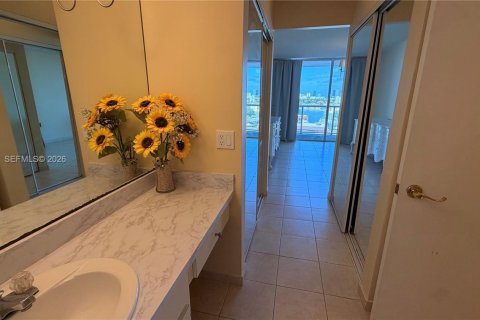 Снять в аренду кондоминиум в Майами, Флорида 1 спальня, 79.99м2, № 2067981 - фото 12