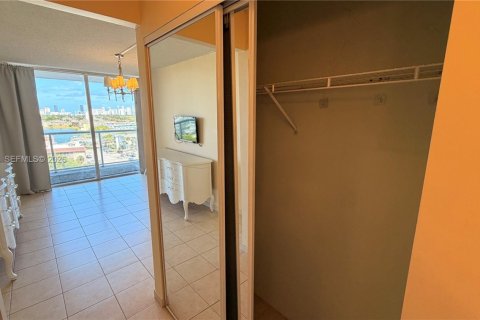 Снять в аренду кондоминиум в Майами, Флорида 1 спальня, 79.99м2, № 2067981 - фото 14