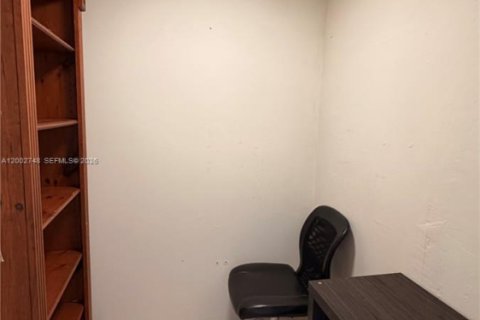 Снять в аренду кондоминиум в Майами, Флорида 1 спальня, 79.99м2, № 2067981 - фото 8