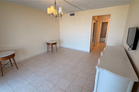 Снять в аренду кондоминиум в Майами, Флорида 1 спальня, 79.99м2, № 2067981 - фото 17
