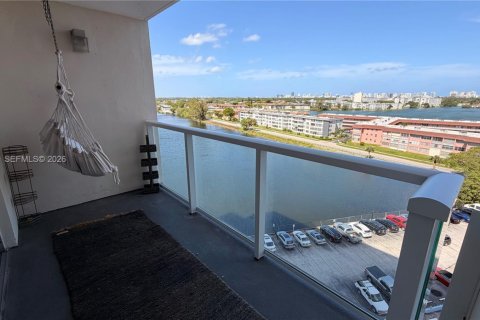 Кондоминиум с 1 спальней в Майами, Флорида № 2067981