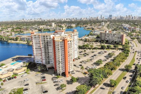 Снять в аренду кондоминиум в Майами, Флорида 1 спальня, 79.99м2, № 2067981 - фото 21