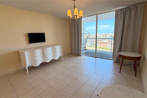 Снять в аренду кондоминиум в Майами, Флорида 1 спальня, 79.99м2, № 2067981 - фото 16