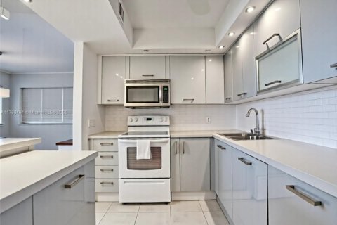 Condominio en venta en Hollywood, Florida, 2 dormitorios, 116.31 m2 № 2034475 - foto 16