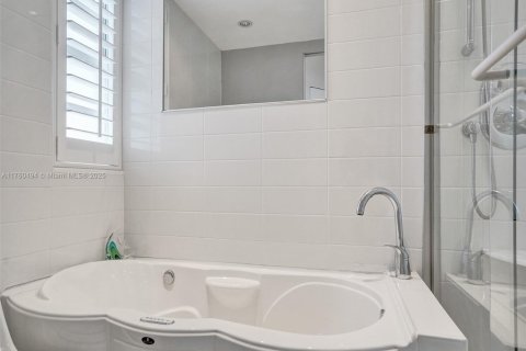 Condominio en venta en Hollywood, Florida, 2 dormitorios, 116.31 m2 № 2034475 - foto 20