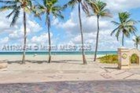 Condominio en venta en Hollywood, Florida, 2 dormitorios, 116.31 m2 № 2034475 - foto 4