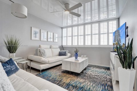 Condominio en venta en Hollywood, Florida, 2 dormitorios, 116.31 m2 № 2034475 - foto 5