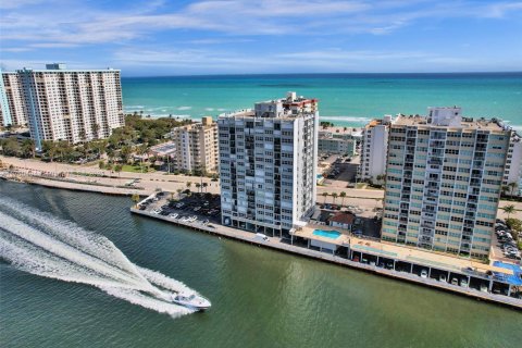 Condominio en venta en Hollywood, Florida, 2 dormitorios, 116.31 m2 № 2034475 - foto 8