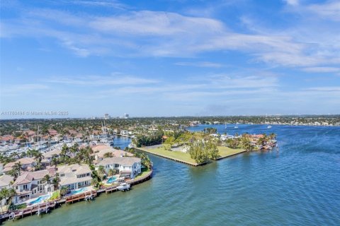 Condominio en Hollywood, Florida, 2 dormitorios  № 2034475