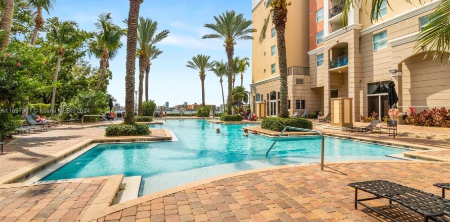 Condo à Sunny Isles Beach, Floride, 2 chambres № 1454603