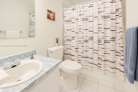 Купить кондоминиум в Майами, Флорида 2 спальни, 129.6м2, № 2014326 - фото 7