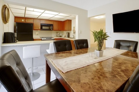 Купить кондоминиум в Майами, Флорида 2 спальни, 129.6м2, № 2014326 - фото 6