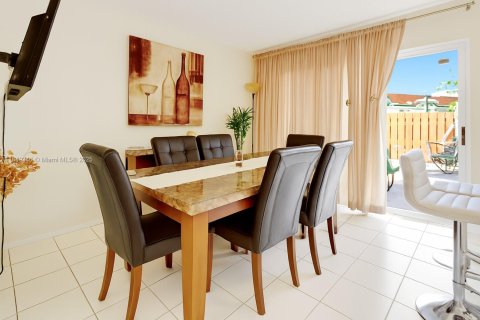 Купить кондоминиум в Майами, Флорида 2 спальни, 129.6м2, № 2014326 - фото 4