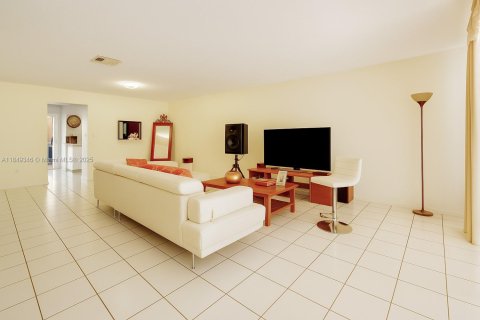 Купить кондоминиум в Майами, Флорида 2 спальни, 129.6м2, № 2014326 - фото 3