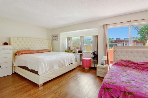 Купить кондоминиум в Майами, Флорида 2 спальни, 129.6м2, № 2014326 - фото 10