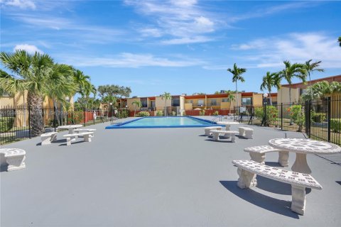 Купить кондоминиум в Майами, Флорида 2 спальни, 129.6м2, № 2014326 - фото 12