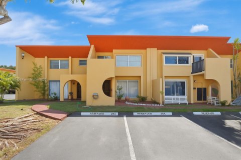 Кондоминиум с 2 спальнями в Майами, Флорида № 2014326