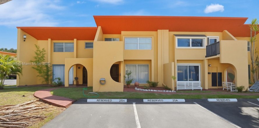 Кондоминиум с 2 спальнями в Майами, Флорида № 2014326