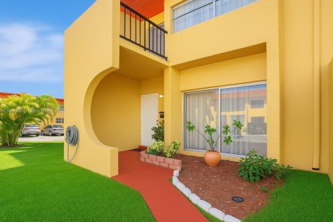 Купить кондоминиум в Майами, Флорида 2 спальни, 129.6м2, № 2014326 - фото 2