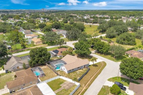 House in Davenport, Florida 4 bedrooms, 170.2 sq.m. № 2099541 - photo 25