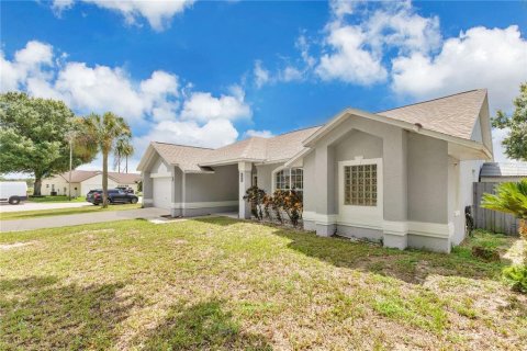 House in Davenport, Florida 4 bedrooms, 170.2 sq.m. № 2099541 - photo 2