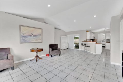 House in Davenport, Florida 4 bedrooms, 170.2 sq.m. № 2099541 - photo 4