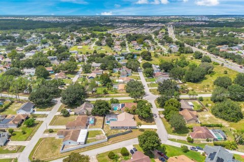 House in Davenport, Florida 4 bedrooms, 170.2 sq.m. № 2099541 - photo 26