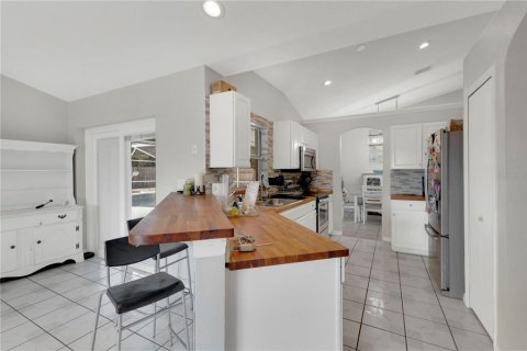 House in Davenport, Florida 4 bedrooms, 170.2 sq.m. № 2099541 - photo 6
