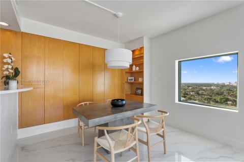 Condo in Miami, Florida, 1 bedroom  № 1888909 - photo 2