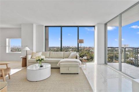 Condo in Miami, Florida, 1 bedroom  № 1888909 - photo 11