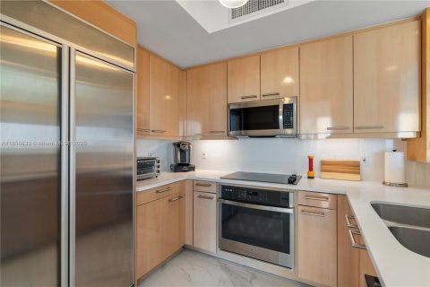 Condo in Miami, Florida, 1 bedroom  № 1888909 - photo 3