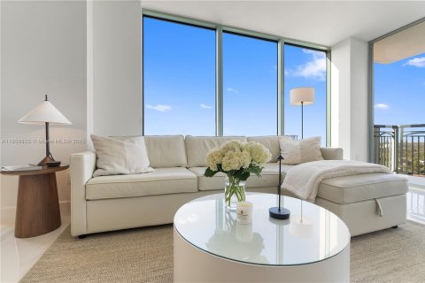 Condo in Miami, Florida, 1 bedroom  № 1888909 - photo 12