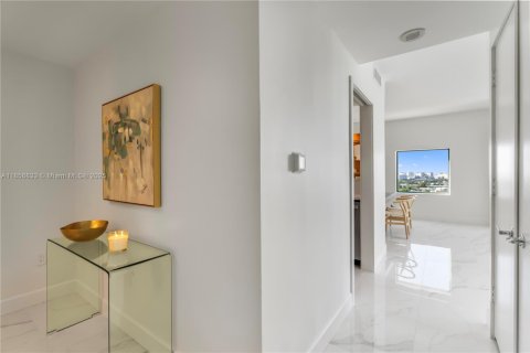 Condo in Miami, Florida, 1 bedroom  № 1888909 - photo 14