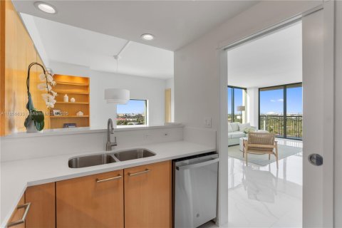 Condo in Miami, Florida, 1 bedroom  № 1888909 - photo 19