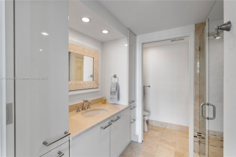 Condo in Miami, Florida, 1 bedroom  № 1888909 - photo 28