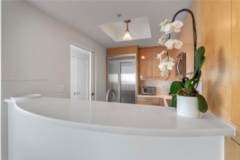 Condo in Miami, Florida, 1 bedroom  № 1888909 - photo 17